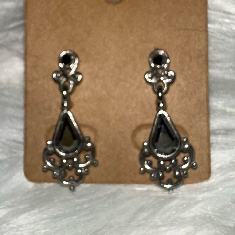 Earrings - Picture 2 of 4